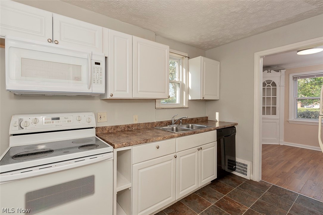 1877 Lawnway Road South Euclid, OH 44121 - Photo 11 of 34 Another view...