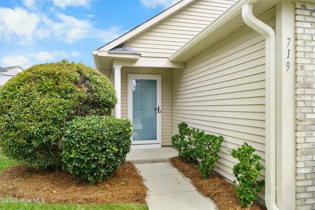 $319,900 | 719 Grathwol Drive, Wilmington, NC 28405