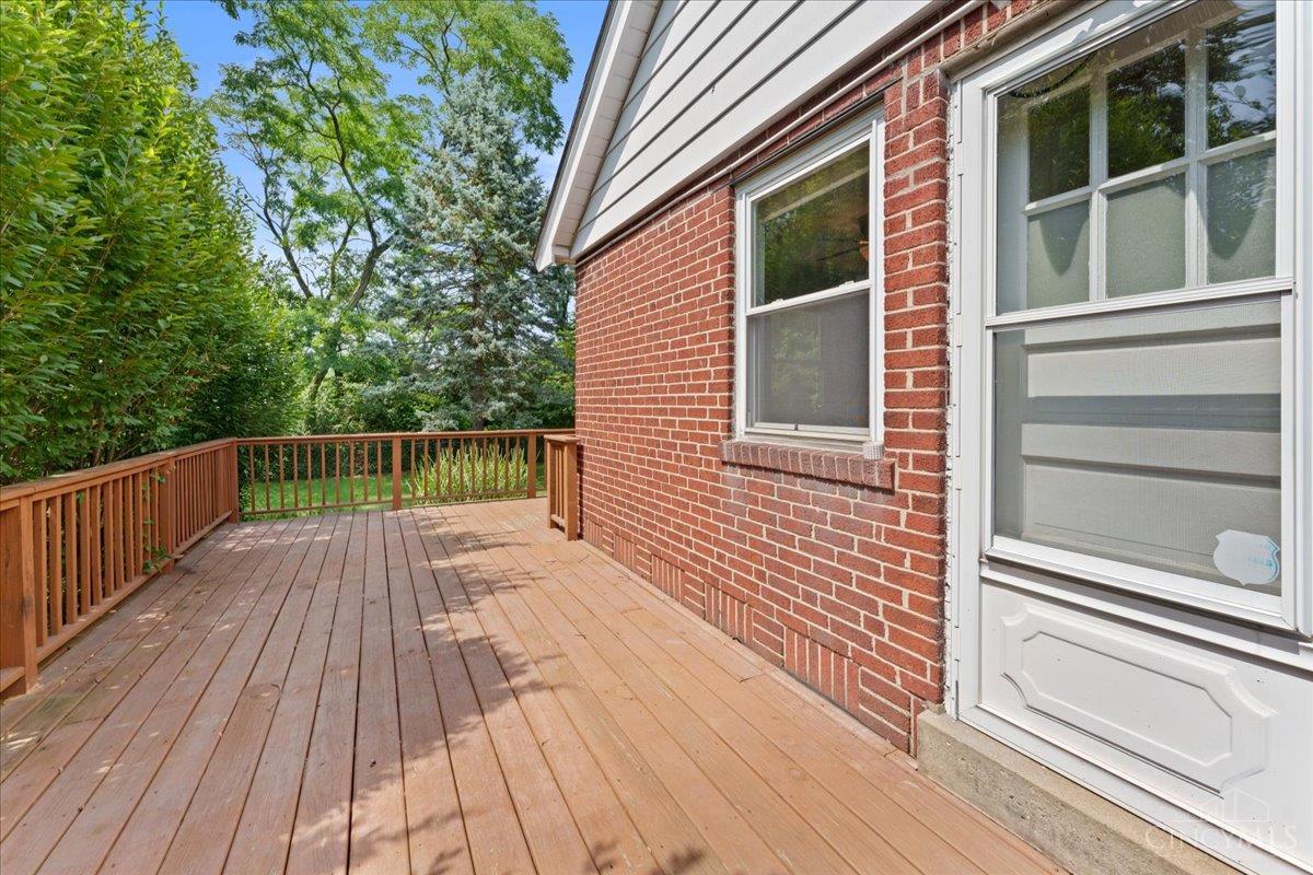 2304 East Galbraith Road Reading, OH 45237 - Photo 29 of 36