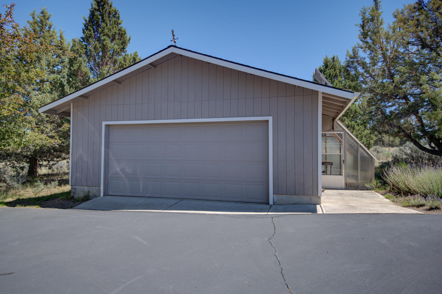 22052 Banff Drive Bend, OR 97702 - Photo 31 of 31 31_shop