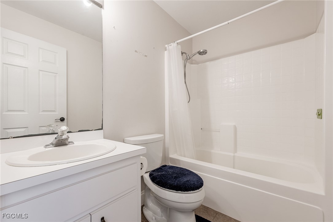 14150 Benedict Street Fort Myers, FL 33905 - Photo 24 of 31 a bathroom with a sink a toilet and a bathtub