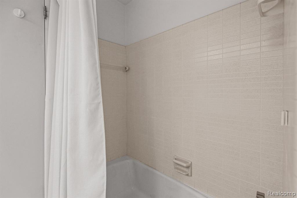 21501 West 13 Mile Road Beverly Hills, MI 48025 - Photo 32 of 44