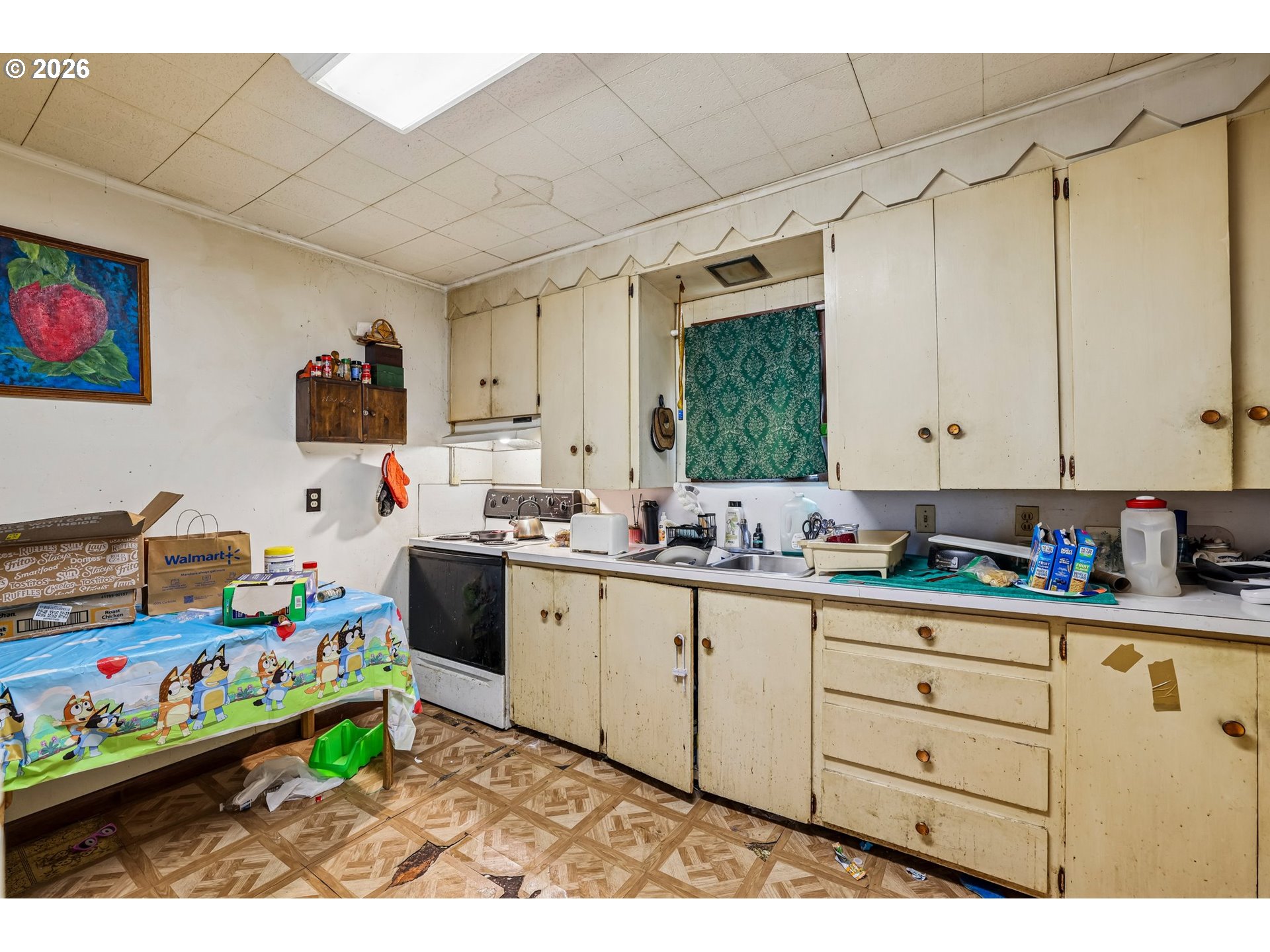 226 Mize Road Southeast Salem, OR 97302 - Photo 11 of 27 a kitchen with cabinets and window