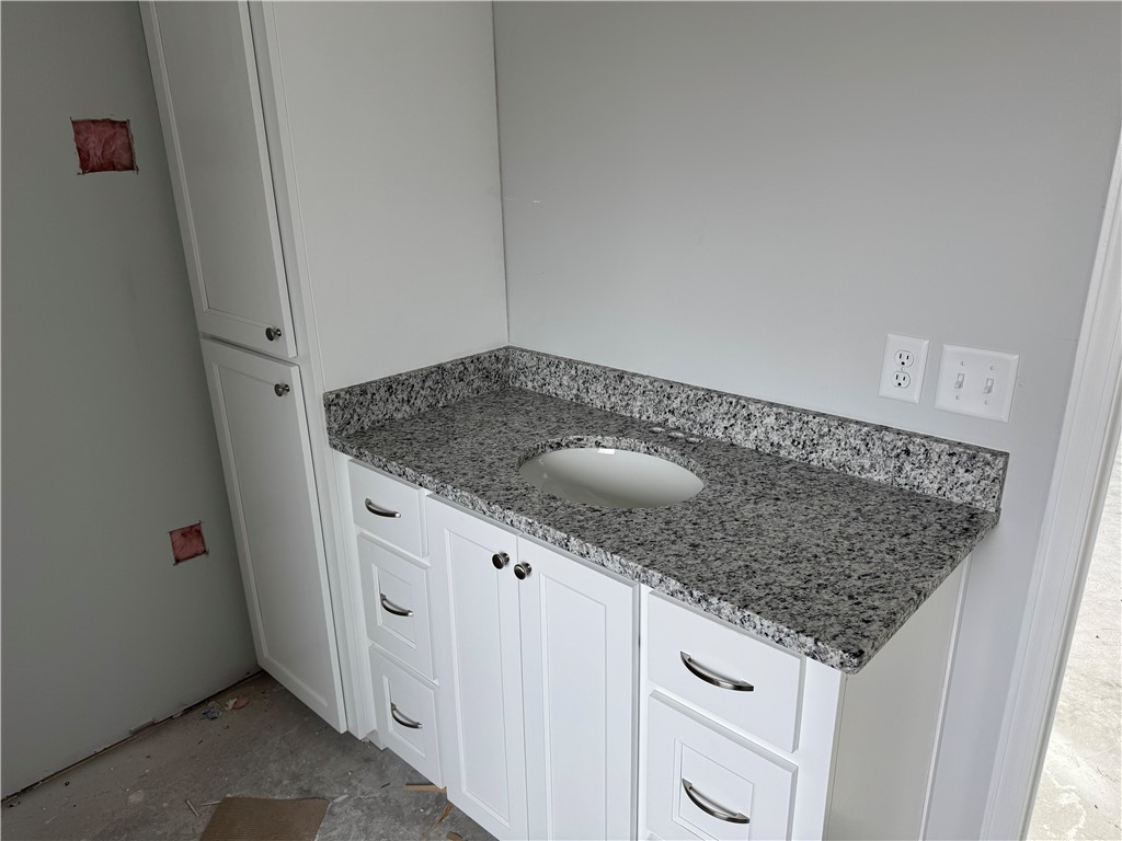 112 Haven Court Brunswick, GA 31523 - Photo 10 of 12 MBa Vanity Left