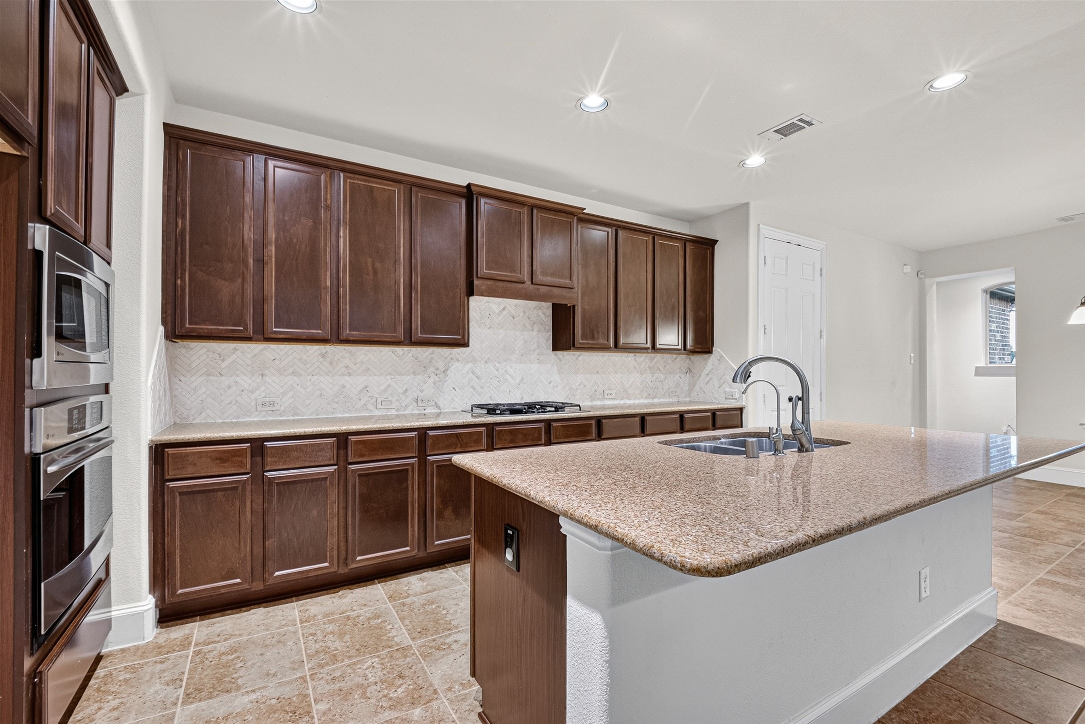 7930 Summer Night Lane Rosenberg, TX 77469 - Photo 16 of 48 Spacious kitchen featuring a large center island, abundant cabinetry, and an open-concept design.