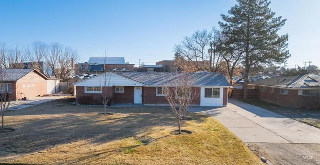 $335,000 | 554 Lynwood Boulevard, Twin Falls, ID 83301