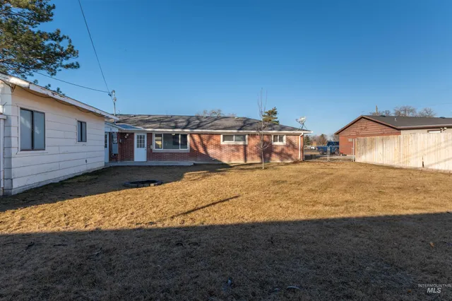 $335,000 | 554 Lynwood Boulevard, Twin Falls, ID 83301