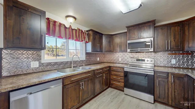 $335,000 | 554 Lynwood Boulevard, Twin Falls, ID 83301