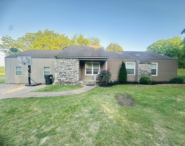127 Walton Loop Covington, TN 38019 - Photo 2 of 40 a front view of house with yard and green space