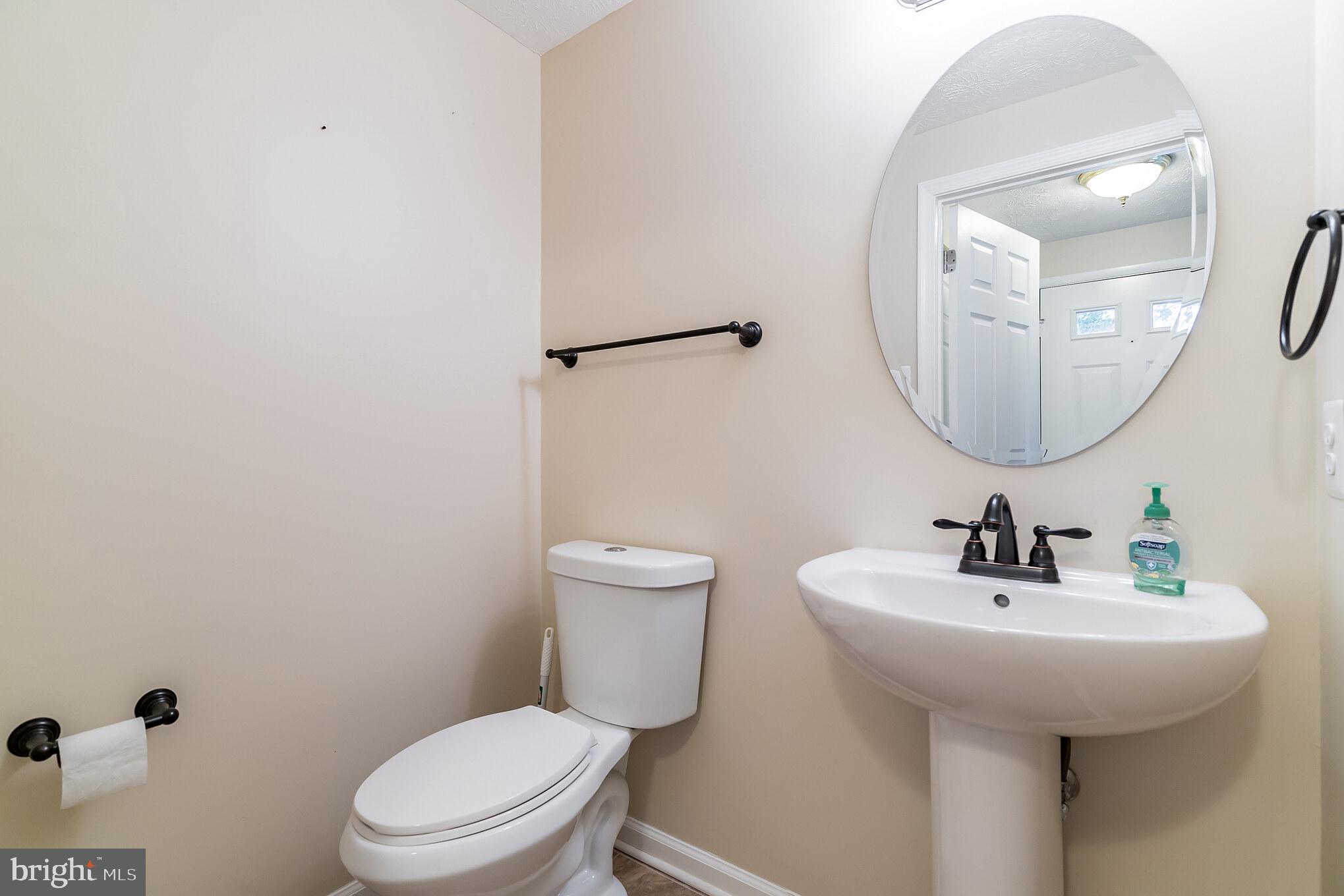 8083 Donegal Lane Springfield, VA 22153 - Photo 4 of 30