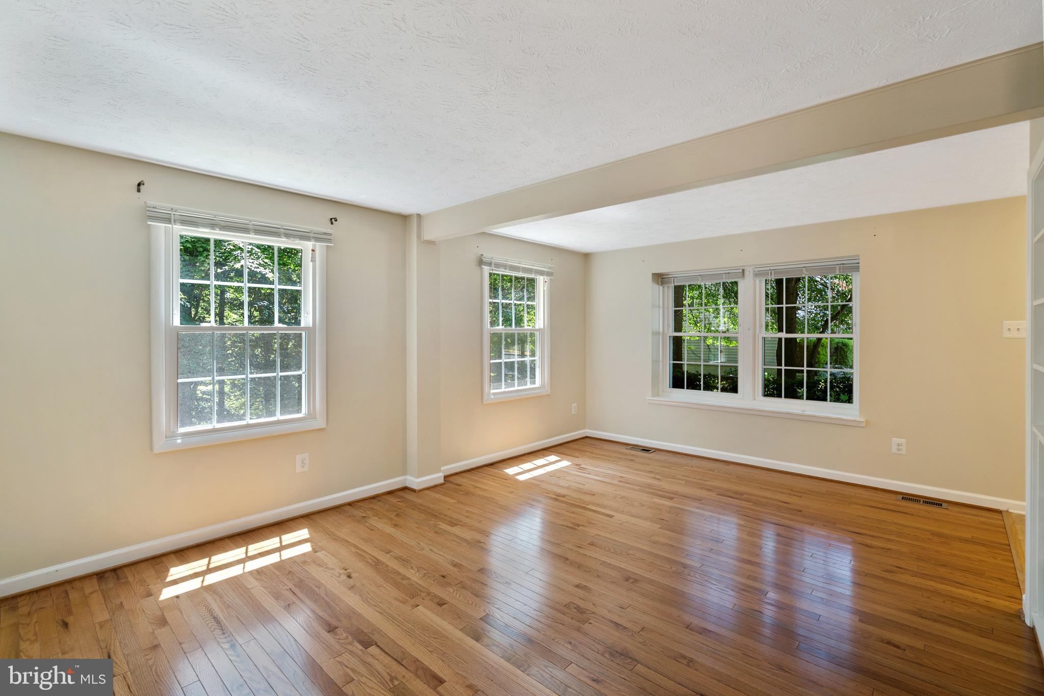 8083 Donegal Lane Springfield, VA 22153 - Photo 5 of 30