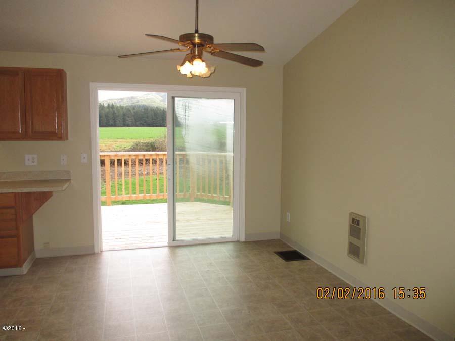 4455 Brickyard Road Tillamook, OR 97141 - Photo 4 of 16 Dining