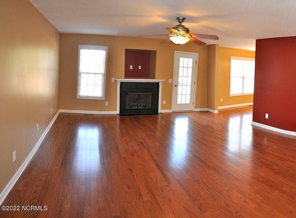 30 Beryl Circle Pinehurst, NC 28374 - Photo 32 of 34 Living Room When Vacant