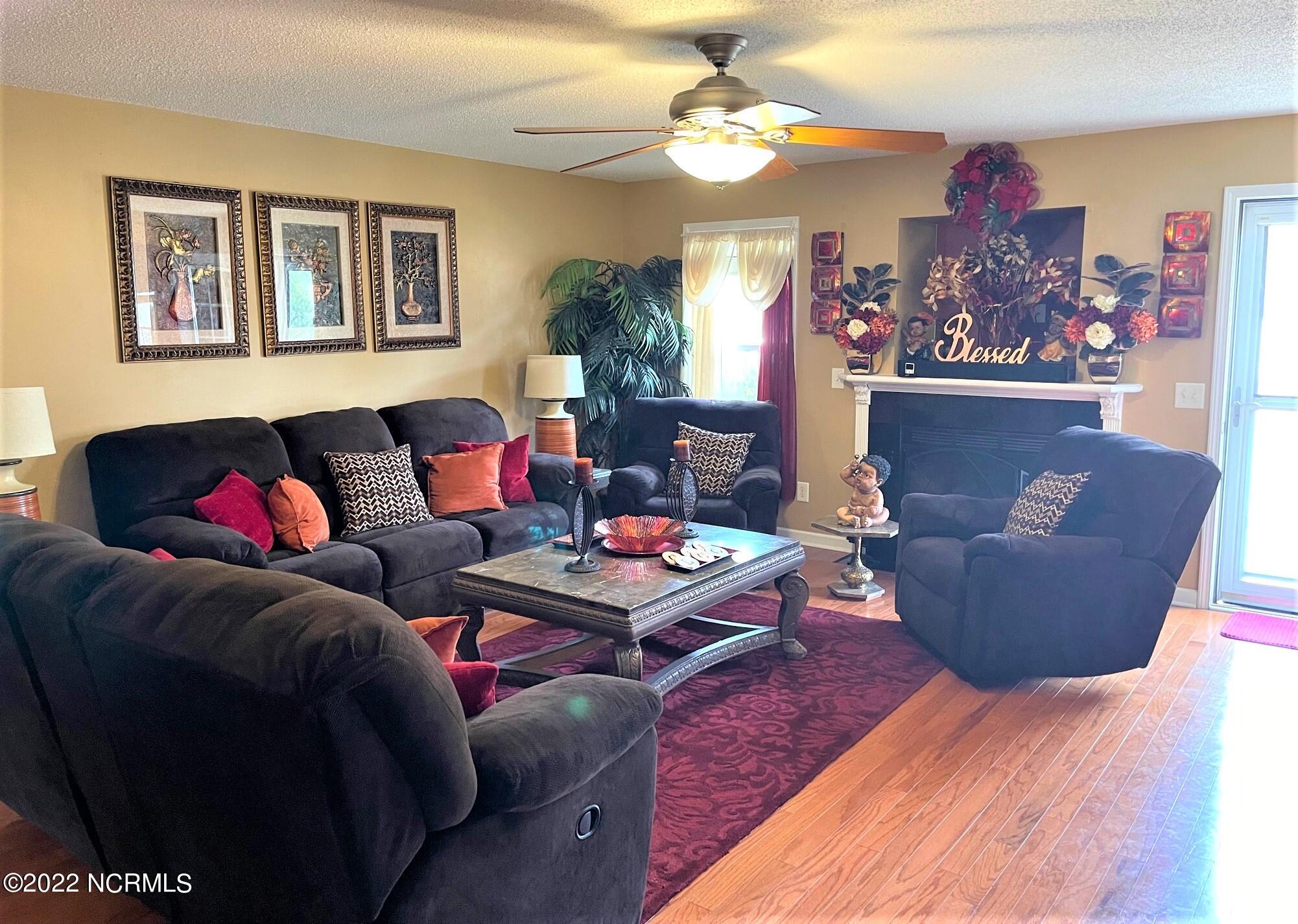 30 Beryl Circle Pinehurst, NC 28374 - Photo 4 of 34 Living Room