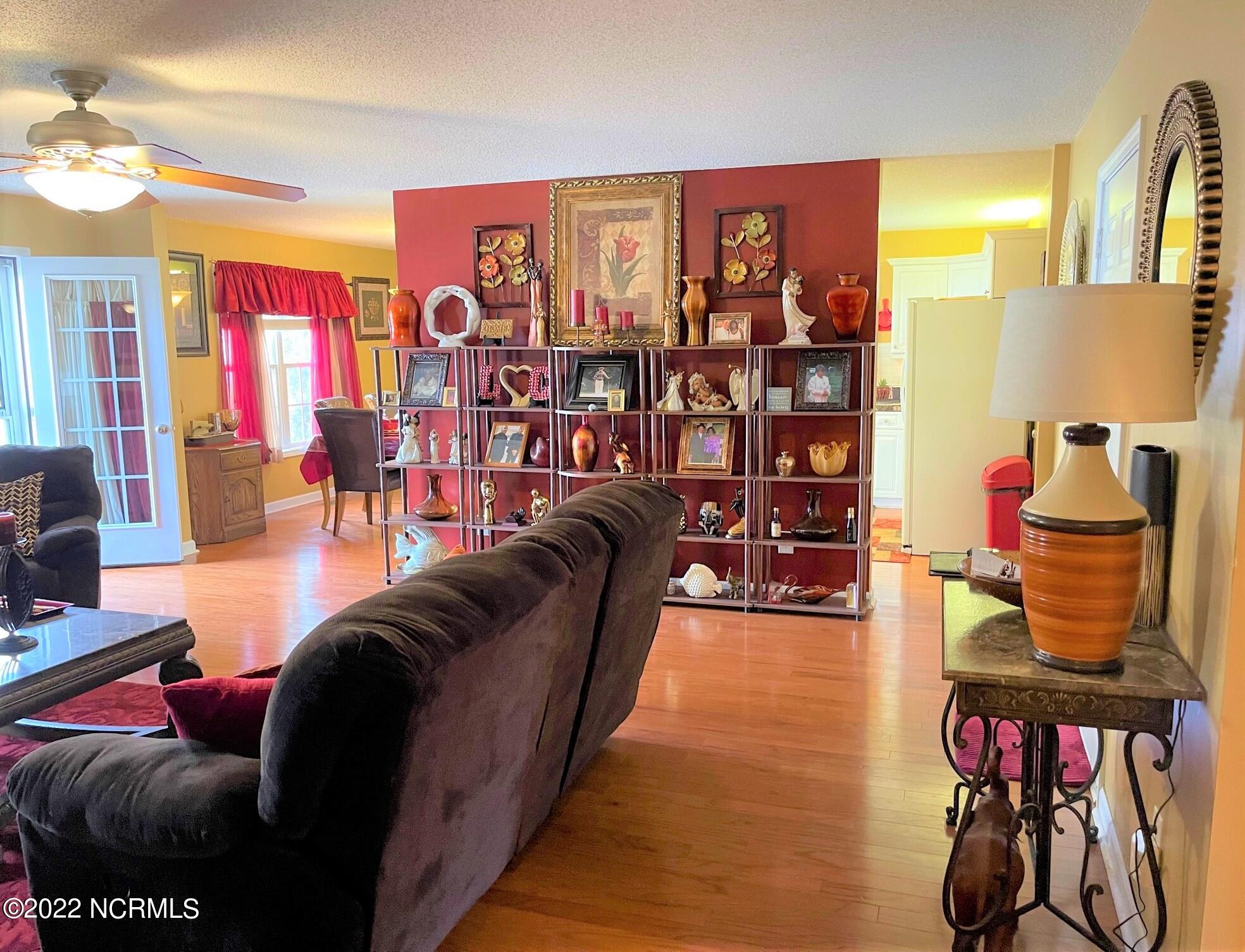30 Beryl Circle Pinehurst, NC 28374 - Photo 5 of 34 Living Room