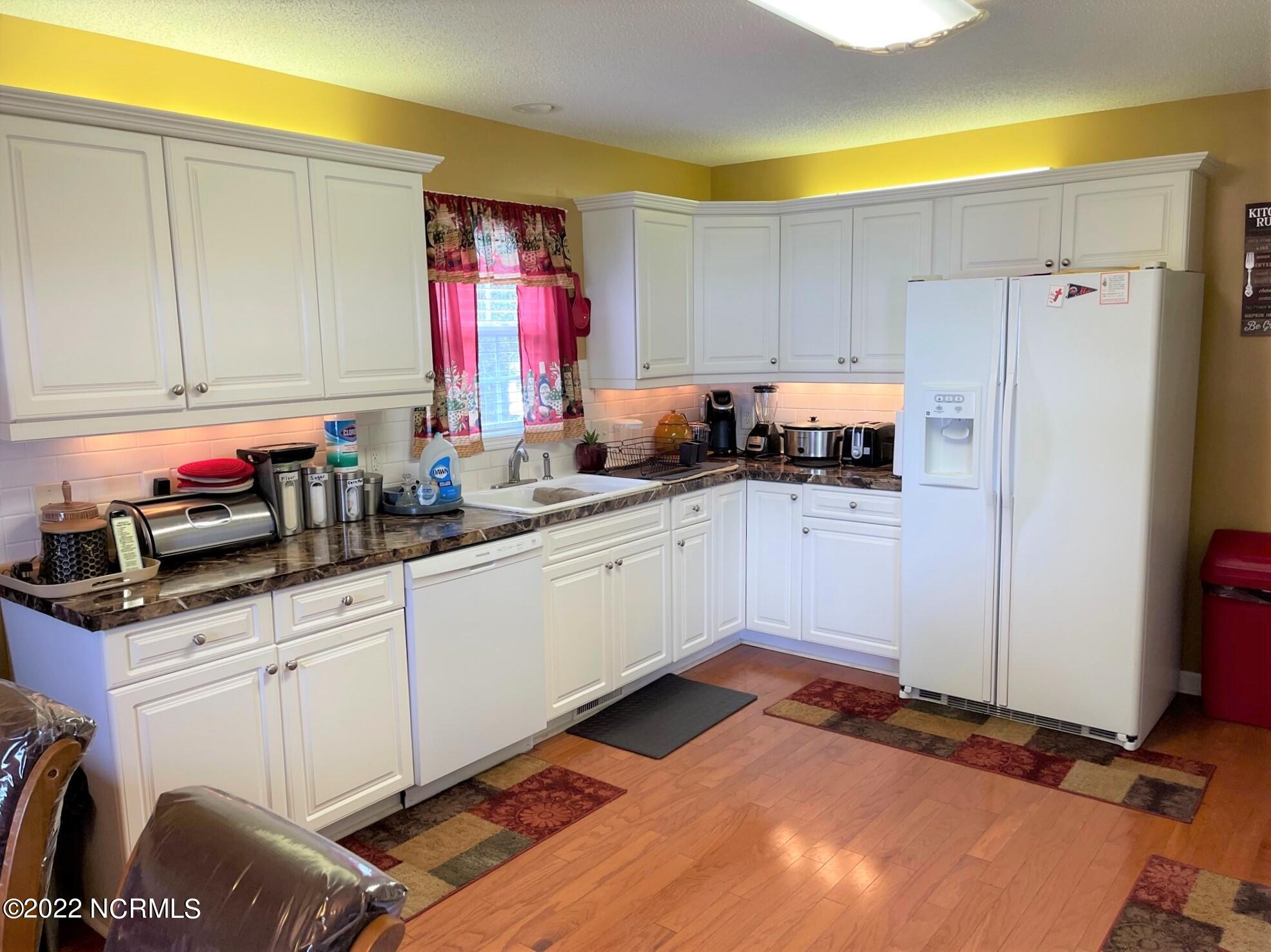 30 Beryl Circle Pinehurst, NC 28374 - Photo 7 of 34 Kitchen