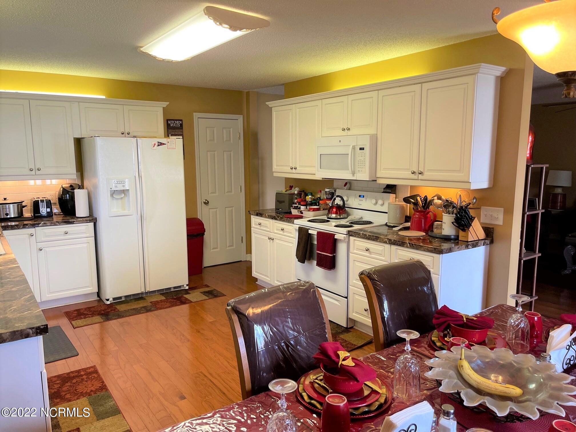 30 Beryl Circle Pinehurst, NC 28374 - Photo 8 of 34 Kitchen