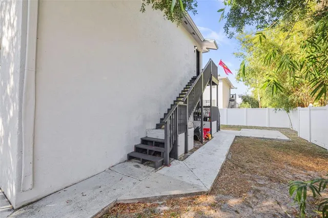 a view of a pathway with a house