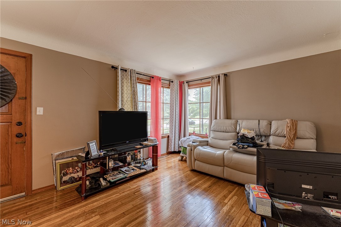 20710 Watson Road Maple Heights, OH 44137 - Photo 3 of 26 Gallery Image 3