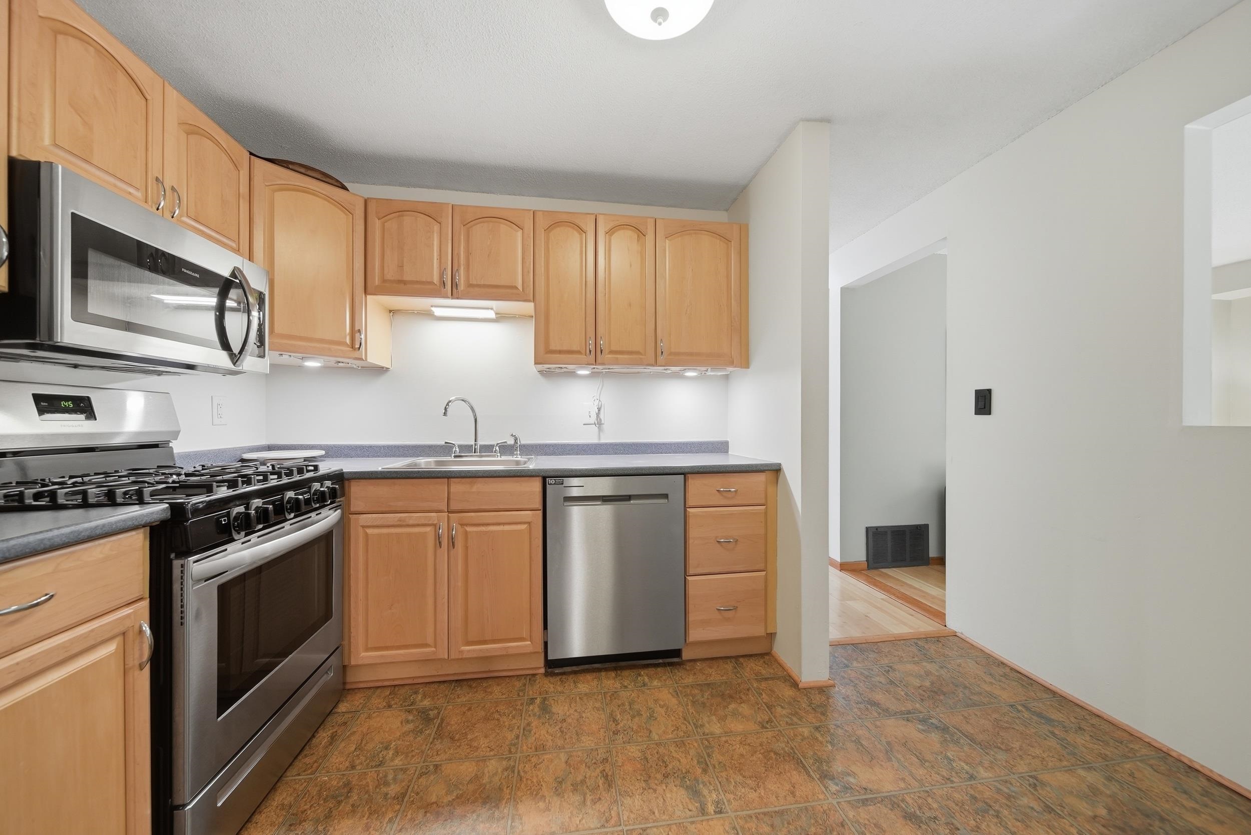 2 Brookside Drive, Unit 11 Exeter, NH 03833 - Photo 12 of 26