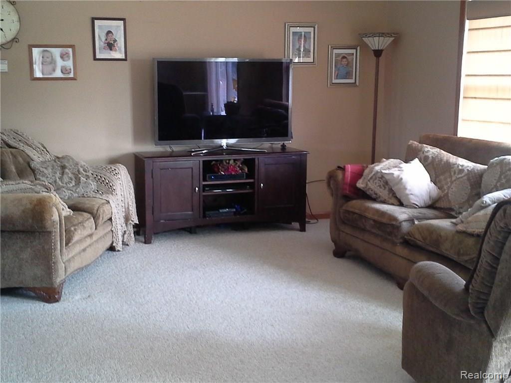 37730 Meskill Road Richmond, MI 48062 - Photo 11 of 41 beths phone july 2014 392.jpg