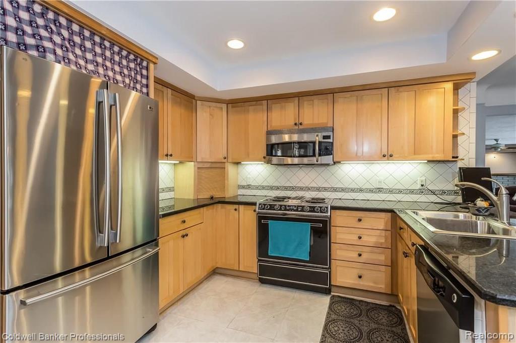 2175 Wayward Drive Rochester Hills, MI 48309 - Photo 9 of 33