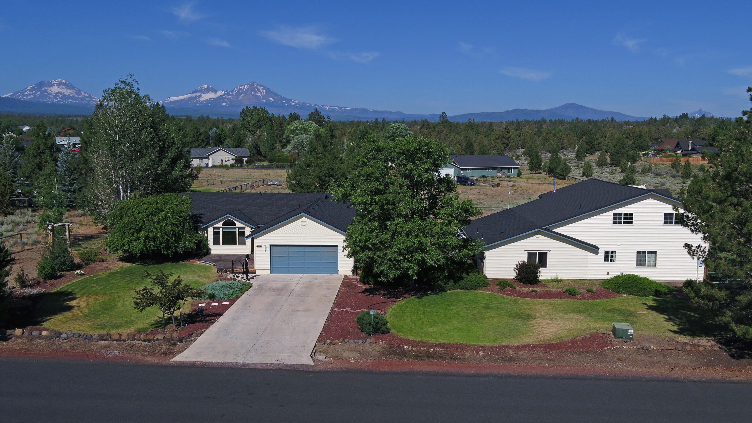 66645 Cascade Way Bend, OR 97703 - Photo 1 of 34 1