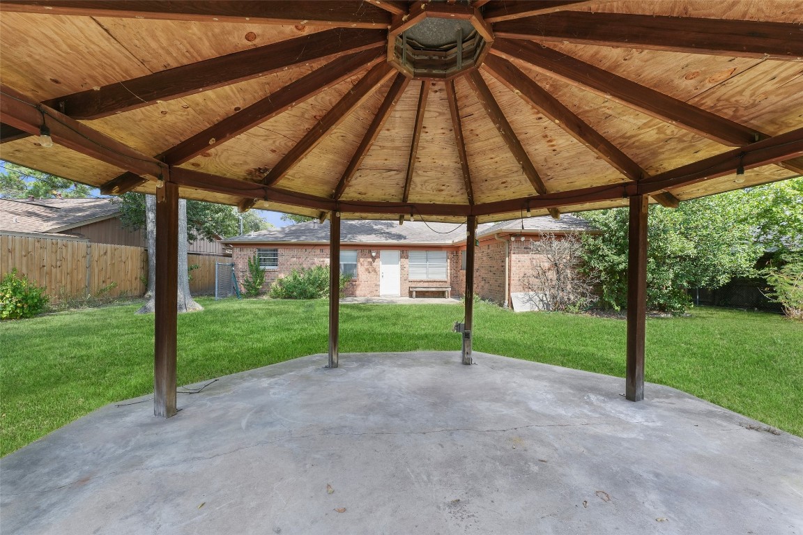 5907 Peg Street Houston, TX 77092 - Photo 19 of 21 a view of outdoor space and yard
