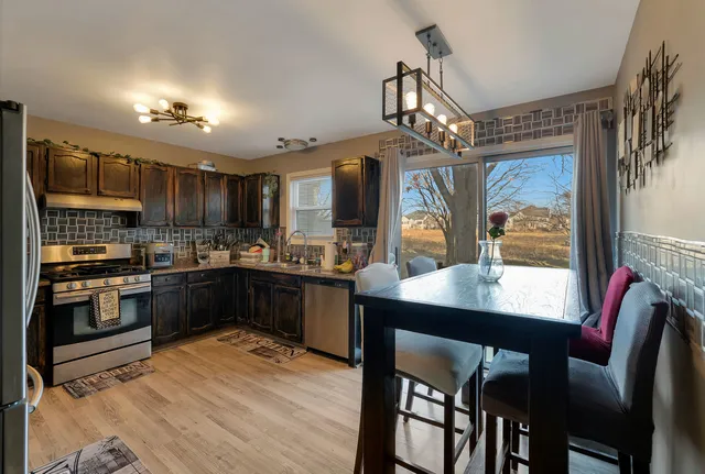 $279,000 | 1620 Lexington Drive, Montgomery, IL 60538