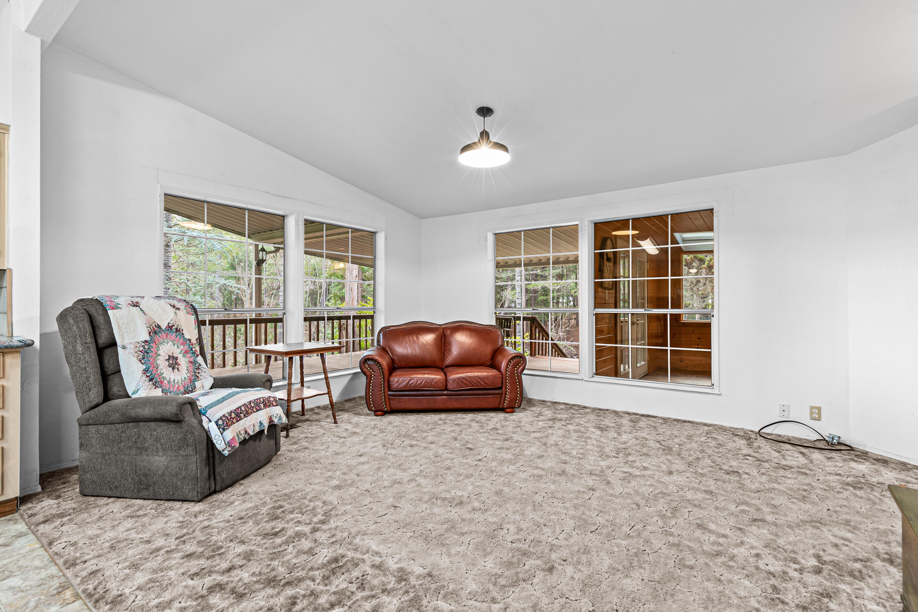 3610 Pleasant Creek Road Rogue River, OR 97537 - Photo 50 of 110 House 2 Living Room
