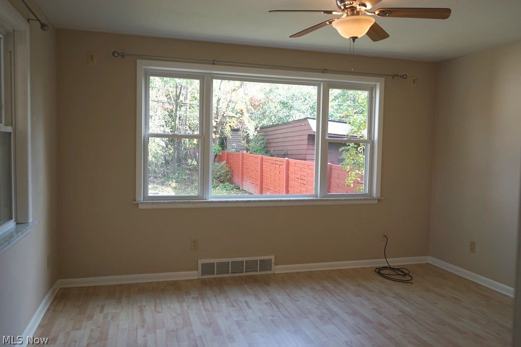 2371 Eardley Road Cleveland, OH 44118 - Photo 6 of 11 Family Room