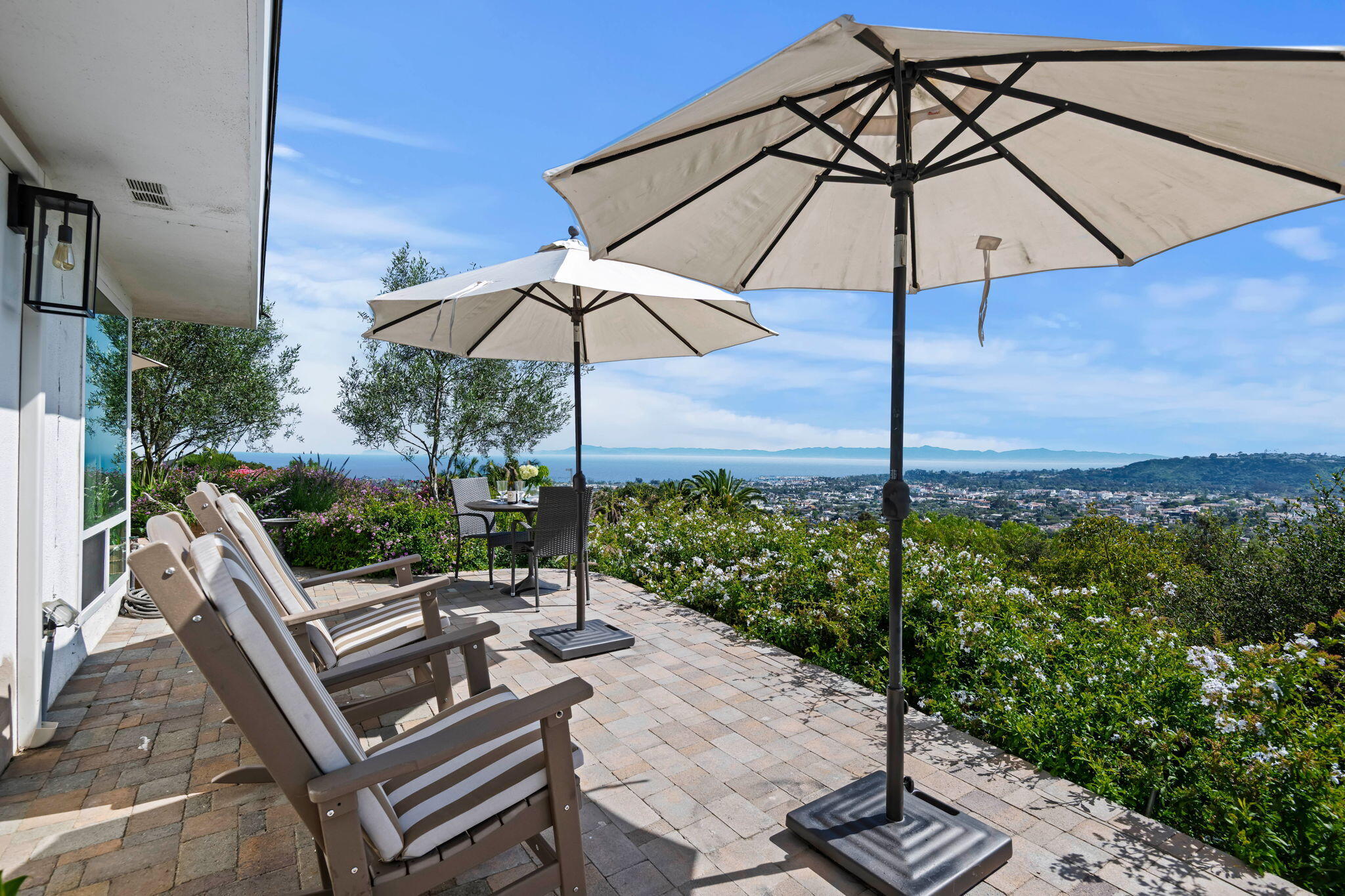 1144 Arbolado Road Santa Barbara, CA 93103 - Photo 11 of 40 08-Side Patio