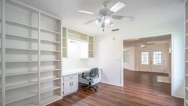 a view of a livingroom with a workspace