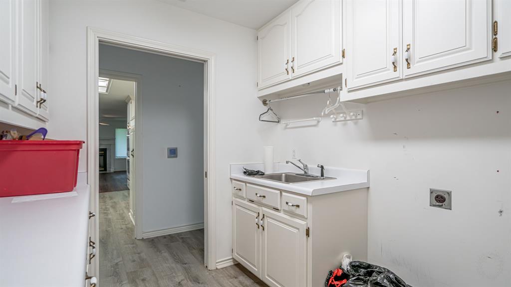 111 Scenic Drive Dublin, TX 76446 - Photo 26 of 40 a utility room with cabinets washer and dryer