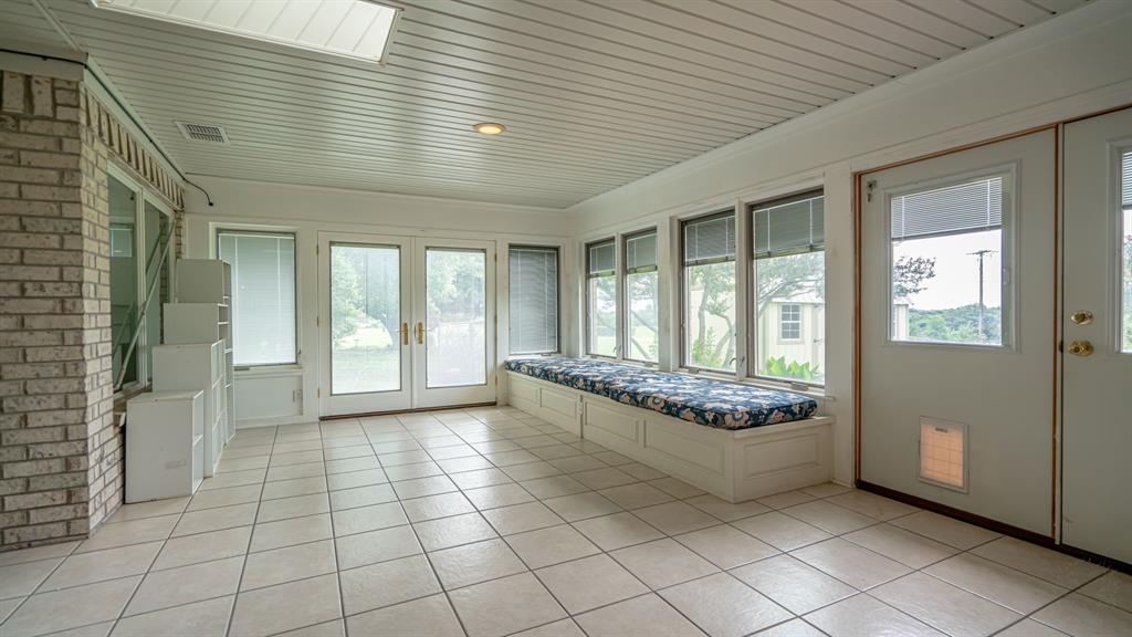 111 Scenic Drive Dublin, TX 76446 - Photo 31 of 40 a living room with a large window