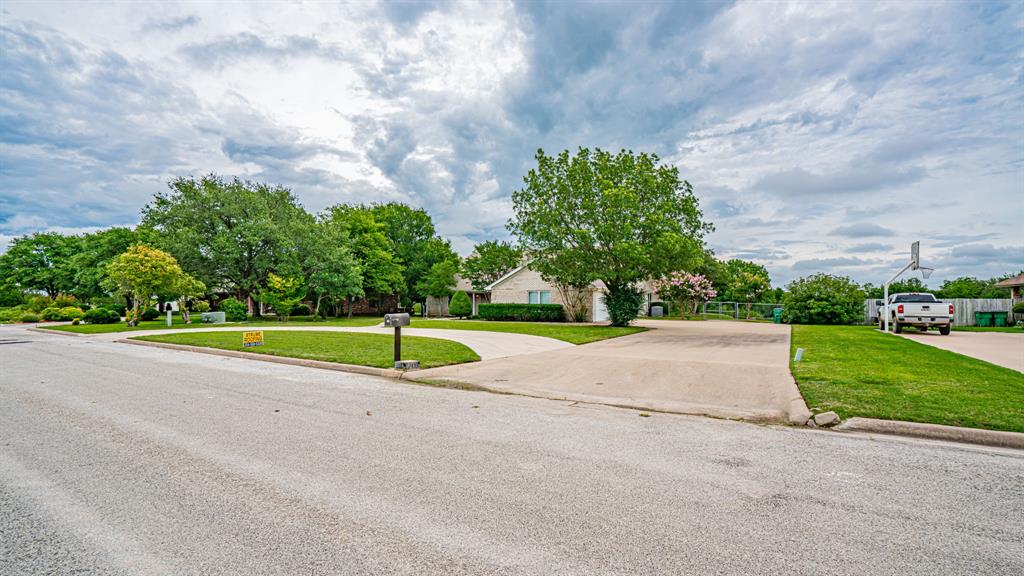 111 Scenic Drive Dublin, TX 76446 - Photo 33 of 40 a view of a park