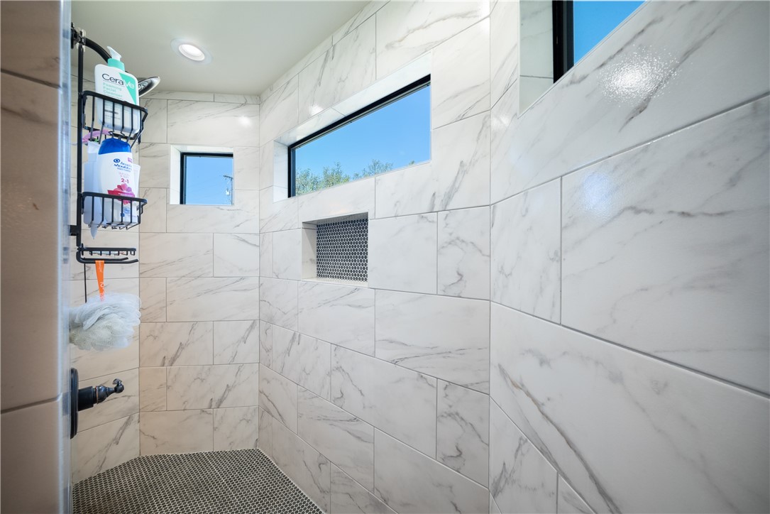 315 Bluestem Cove Georgetown, TX 78633 - Photo 15 of 35 a bathroom with a shower