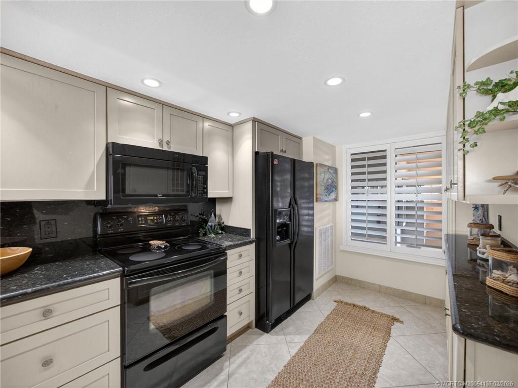 4680 Northeast Sandpebble Trace, Unit 103 Stuart, FL 34996 - Photo 6 of 22