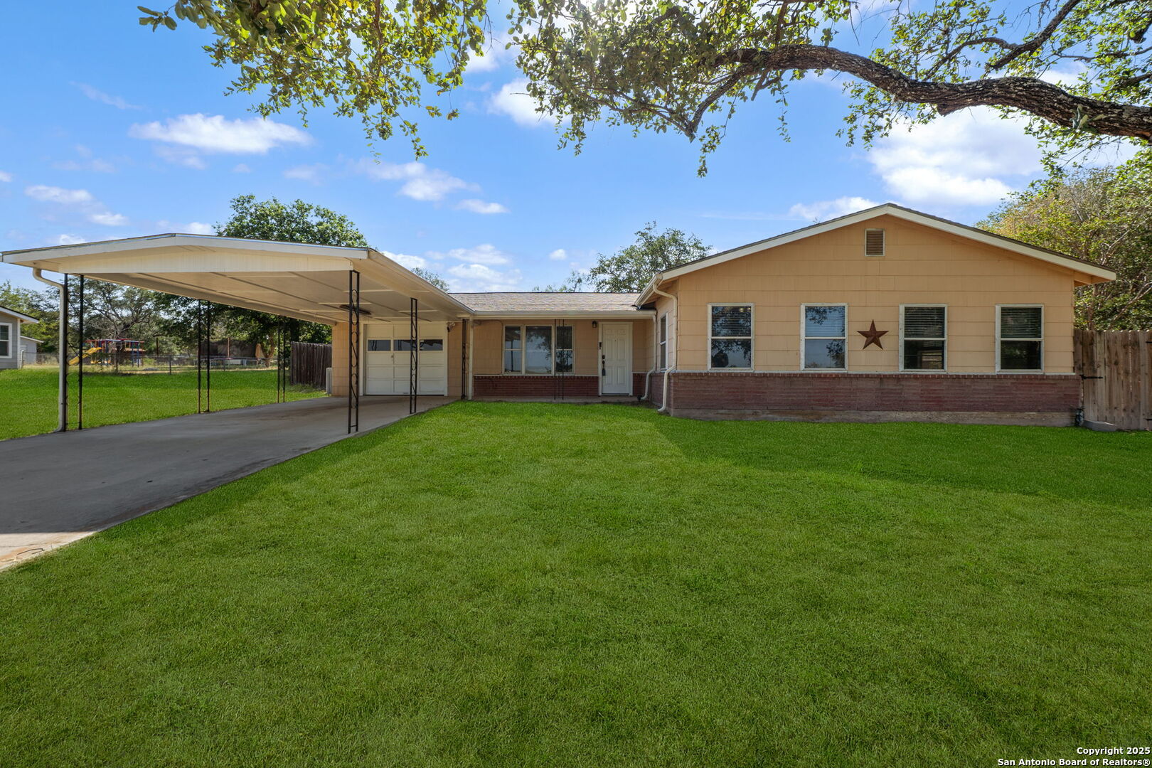 1400 North Windy Knoll Drive Devine, TX 78016 - Photo 1 of 1 a view of a house with a yard