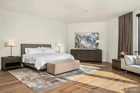 $9,950,000 | 9345 Northeast 19th Street, Clyde Hill, WA 98004
