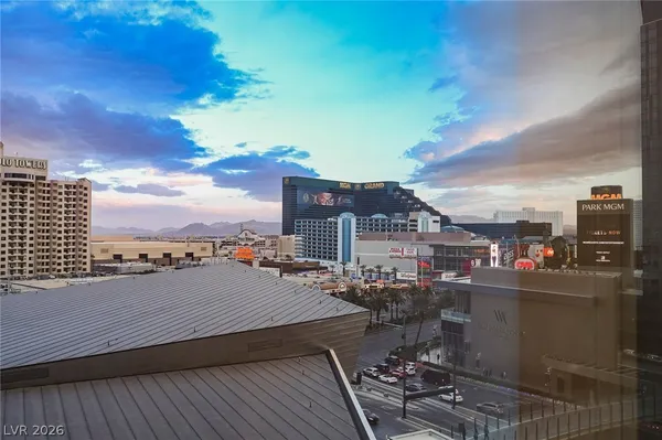 $1,995 | 3722 South Las Vegas Boulevard, Unit 505, Las Vegas, NV 89158