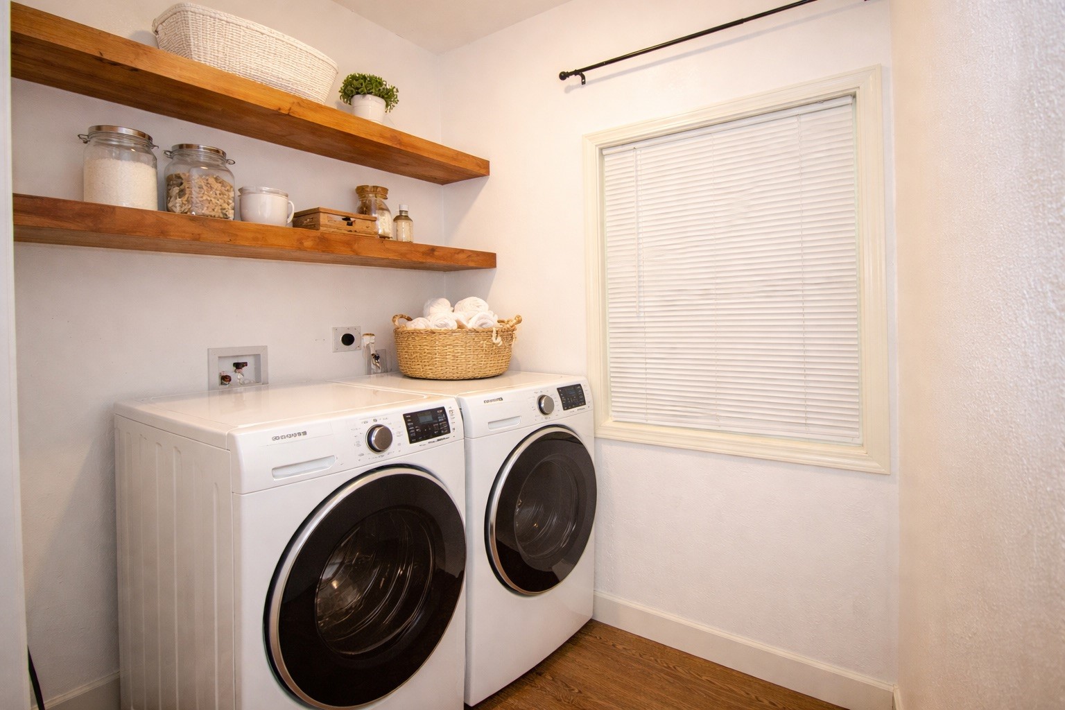 1245 4th Street Hempstead, TX 77445 - Photo 17 of 24 a utility room with dryer and washer