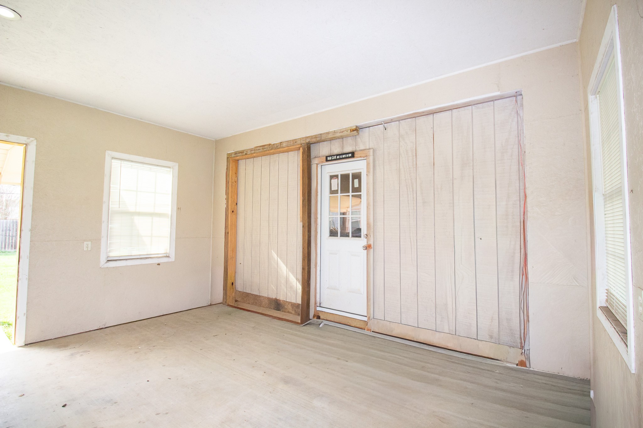 1245 4th Street Hempstead, TX 77445 - Photo 20 of 24 an empty room with windows