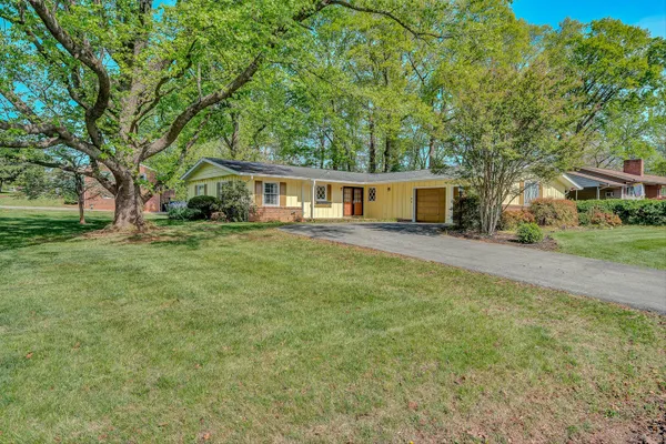 $365,500 | 5245 Carriage Drive, Roanoke, VA 24018