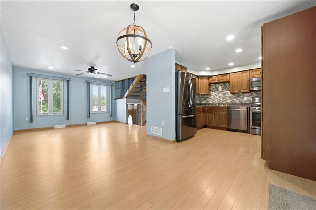 18 Kohleen Drive McKees Rocks, PA 15136 - Photo 8 of 50