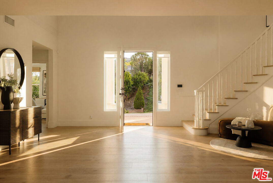 24049 Chestnut Way Calabasas, CA 91302 - Photo 3 of 37