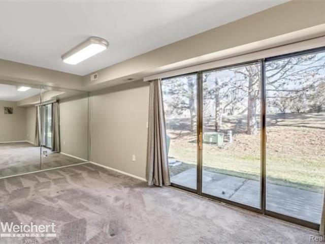 27374 Evergreen Road Lathrup Village, MI 48076 - Photo 4 of 12