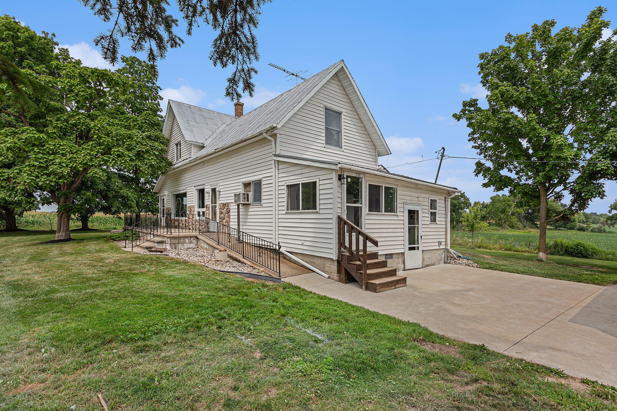 2136 Struble Road Muir, MI 48860 - Photo 2 of 30 002_8l9a7495