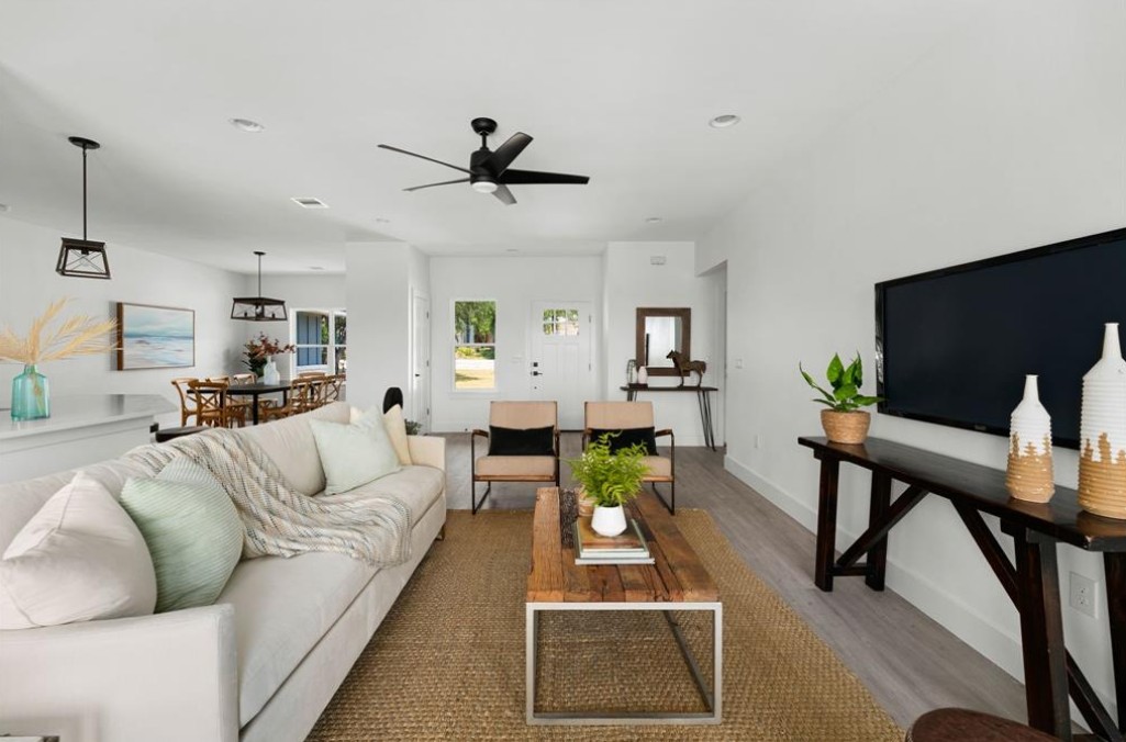 5102 Moss Point Lago Vista, TX 78645 - Photo 2 of 20