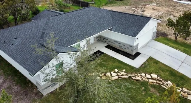 $2,295 | 5102 Moss Point, Lago Vista, TX 78645